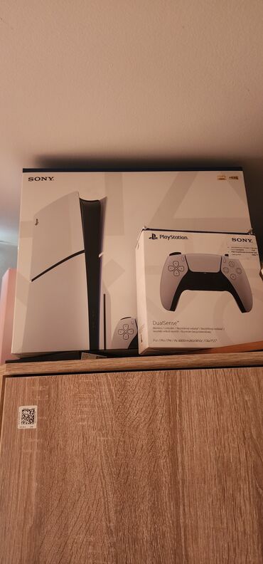playstation station 2: Ps5 disc u garanciji jos 1i 8 meseci