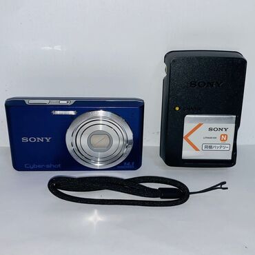 Sony kamera. 14 meqapiksel göy rəngdə yaddaş kartı, adapteri