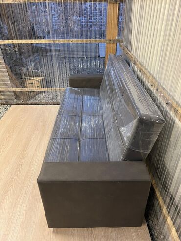 Прямые диваны: Прямой диван, Новый, Трехместный — 12