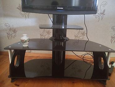 alcipandan televizor alti: Qara şüşəli TV stendi – metal karkaslı, kabel gizlətmə kanallı - Üç — 1