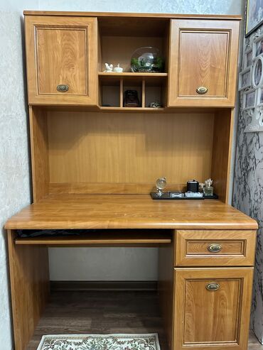 для кафе столы: Компьютердик үстөлү, Текчелери бар