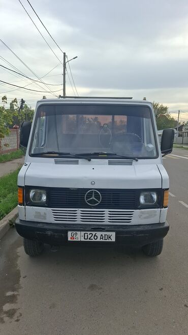 бортовой грузовики: Эвакуатор, Mercedes-Benz, Ломаная