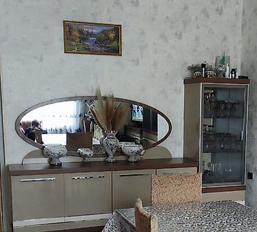 oval masa: Mebel dəsti Tərkib: - Vitrin şkafı: ikiqat şüşə qapılı, içi şüşə — 3