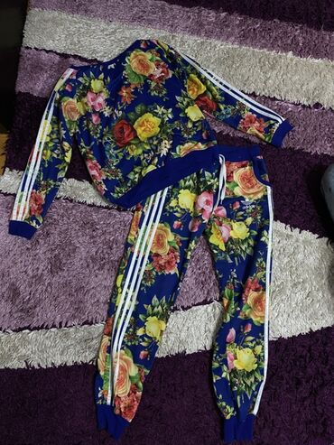 i̇dman üslubli qadın gödəkçələri: Məhsul: Qadın triko idman dəsti (2 parça) - Rəng/naxış: Tünd mavi fon