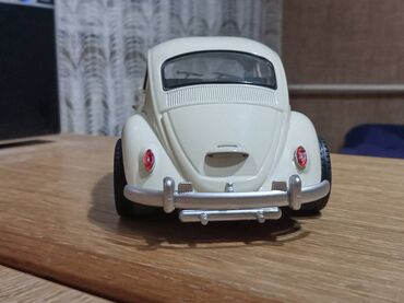 Igračke: Novi veliki metalni model VW Bube. Otvaraju mu se sva vrata vozačeva — 5