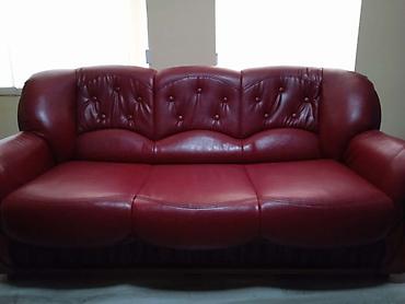 ugaone garniture u p: Garnitura za dnevnu sobu – kožni set u bordo/crvenoj boji - Sastav — 5
