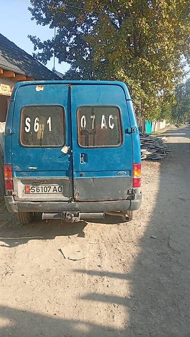 грузопассажирский фургон: Грузовой фургон Ford Transit (примерно 1990‑е, длинная база, высокий — 3