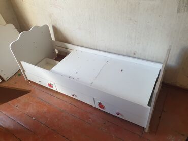 Uşaq və gənc otağı üçün dəstlər: Oğlan və qız üçün, İşlənmiş, Çarpayı, Bazasız, Matrassız, Siyirməli