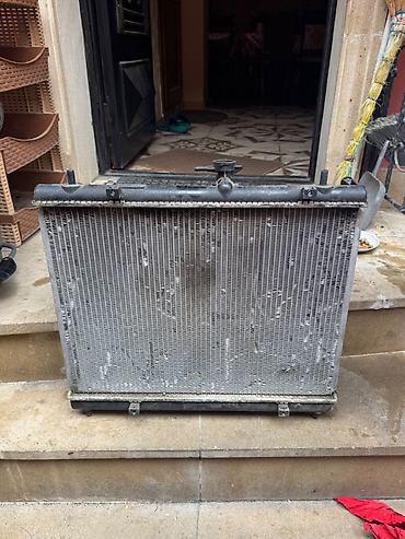 islənmis radiator: Tayota radiatoru arxa soyudisuyla birlikdə əla vəzyətdədir tozuna — 3