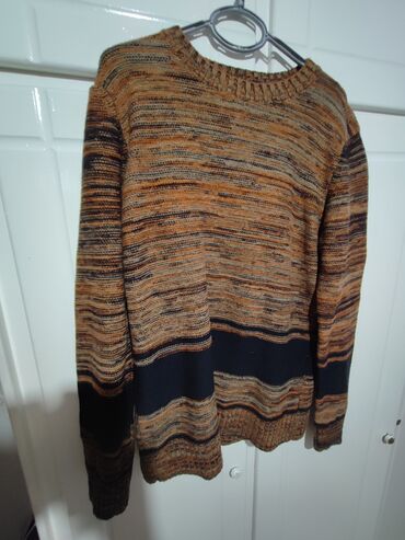 Προσωπικά αντικείμενα: Ανδρικό πουλόβερ για της κρύες μέρες του χειμώνα. φορεμένο 2 φορες
