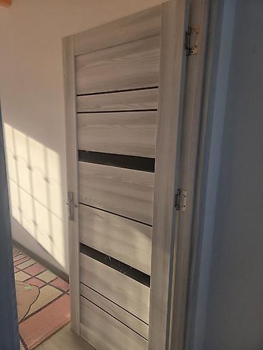 Otaq qapısı – ağac teksturalı, açıq boz (ash/grey) tonlarda -