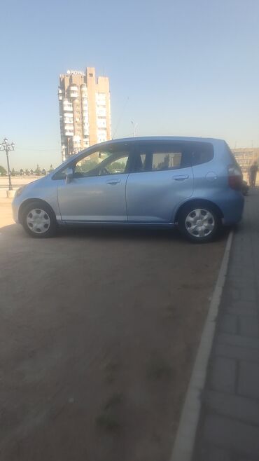 автомобиль fit: Honda Fit: 2002 г., 1.3 л, Вариатор, Бензин