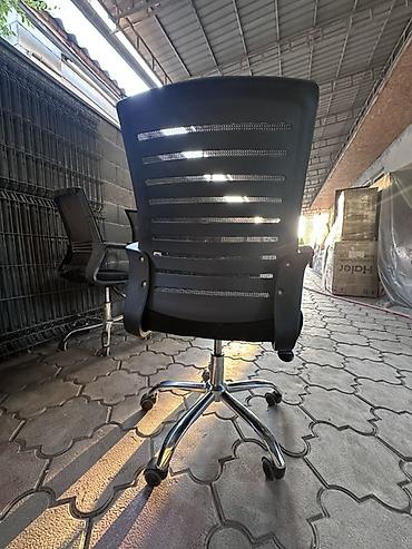 стул на колёсиках: Офисное кресло на колесиках - Эргономичная спинка из сетчатого — 3