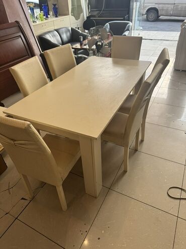 Masa və oturqcaq dəsti yaxşı vəziyətədir