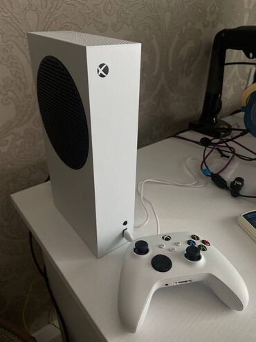 Xbox Series S: Xbox series S. Heç işlənməyib demək olar, yenidir. Real alıcıya