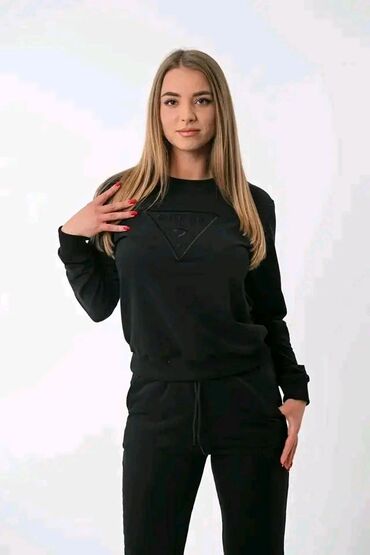 sivi tech fleece zenski: Zenske trenerke
S M L XL XXL
vezen znak
2800din