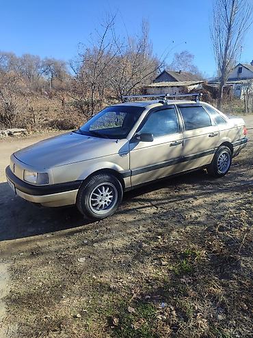 Volkswagen: Volkswagen Passat: 1988 г., 1.8 л, Механика, Газ, Седан — 4