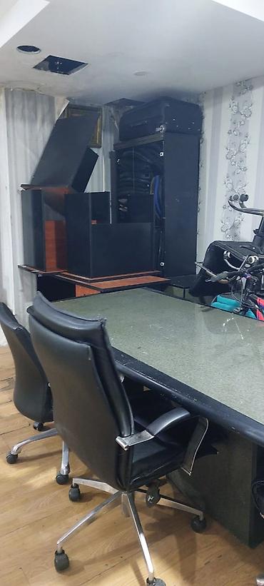 Kommersiya daşınmaz əmlakı: 50 kvadrat olan 2 otaqlı Yarım Podval, icarəyə verilir. Ofis kimi — 4