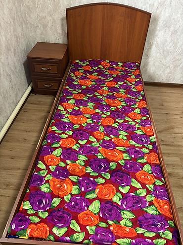 Кровати: Односпальная кровать с высокой изголовной спинкой и тумбой в наличии 3 — 1