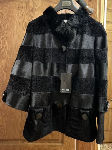 qaqa geyimi: Norka, karakul. Yenidir. Xaricden alinib 600 $ a 450 manata satilir