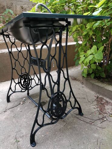 plasticna stolica na rasklapanje: Stakleni crni umivaonik singer. Visina 73 cm. Preuzimanje lično