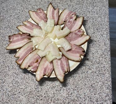 Мясо: Продаю домашние колбасы из свинины, копченное и соленое сало Колбаса