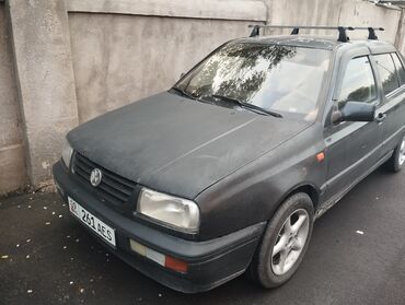 Volkswagen: Volkswagen Vento: 1993 г., 1.8 л, Механика, Бензин, Седан