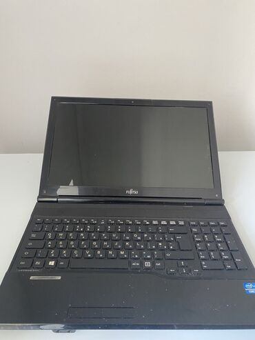 мини ноудбук: Ноутбук, Fujitsu, Intel Core i3