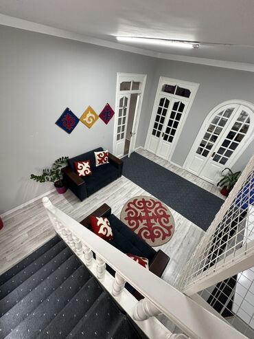 Посуточная аренда комнат: Уютный номер-студия с отдельным санузлом. Планировка и оснащение: - — 17