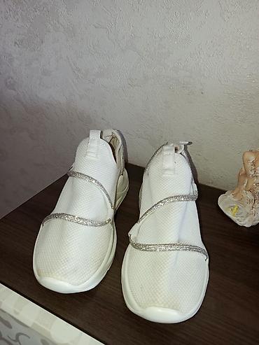 hundur krasofkalar: Ayaqqabı yeni kimi çox az istifadə olunub. Geyinmədiyim üçün çox ucuz — 2
