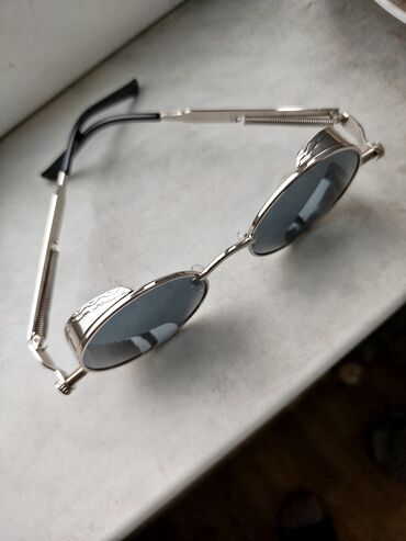 Eynəklər: Xaricdən gəlib.Komplekt 4 ədəd,dənə satılmır,təp təzədir.Sonu 60 azn — 5