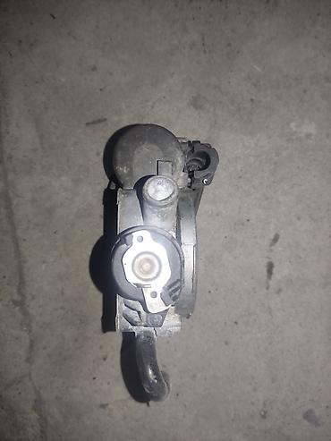 Детали двигателя и моторы в сборе: Дроссельная заслонка Mercedes-Benz 1995 г., Б/у, Оригинал, Германия — 3