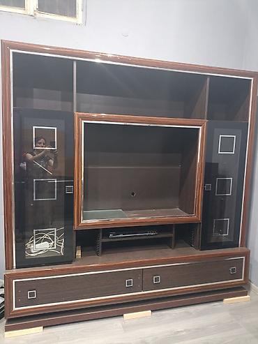 unitaz islenmis: İşlənmiş, Düz TV altlığı, Polkalı, Taxtalı — 1