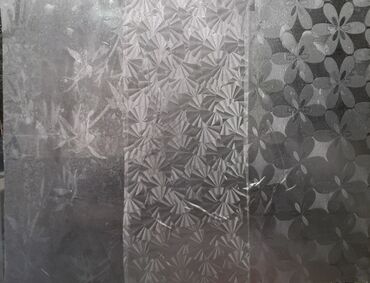 Vinil divar kağızı, oboy: Vinil Divar Kağızları Arxası Özü Yapışqandır. Rulon da 10 metr olur — 5