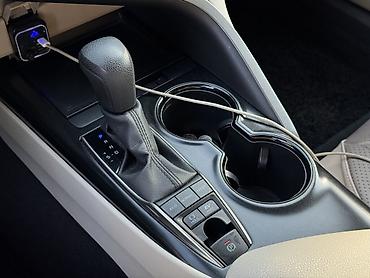 byd 2024: Toyota Camry: 2020 г., 2.5 л, Вариатор, Гибрид, Седан — 10