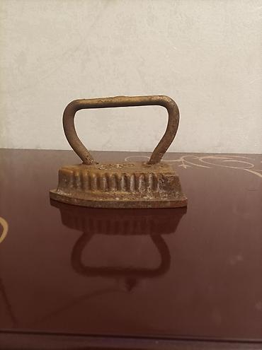 Qədim ütülər: Antik tökmə dəmir ütü - Material: bərk tökmə dəmir - Quruluş: klassik — 4