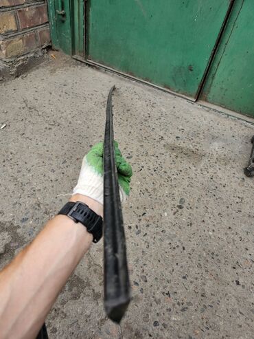 Декоративные накладки: Декоративные накладки Резина, Mercedes-Benz, 1984 г., Б/у, Платная доставка, Самовывоз — 4