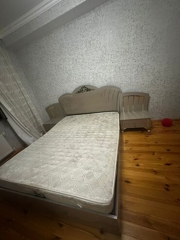 Çaydanlar: Taxt. Bazalıdır .2 tumba ilə satılır. Qiymət 200m. Ramana sosial