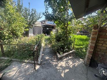 Продажа коттеджей и домов: Продается дом в селе орто-сай, участок 11 соток, в участке 2 дома 1-но — 15