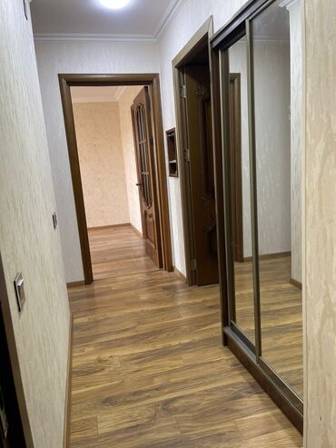 квартира в аренду баку: Bakı, Neft Daşları qəs., 3 otaqlı, Köhnə tikili, m. Qara Qarayev, 65 kv. m