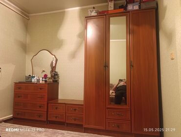 Спальные гарнитуры: Спальный гарнитур, Б/у, Двуспальная кровать