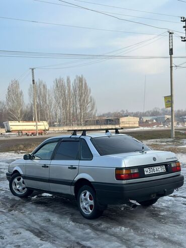 Volkswagen: Volkswagen Passat: 1990 г., 1.8 л, Механика, Бензин, Седан