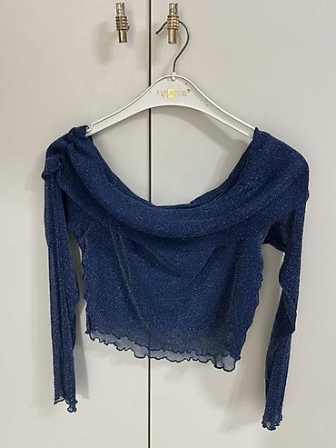 Şimşək effektli tünd mavi bluz - Model: off-shoulder (çiyinüstü) lalafo.az -da Şimşək effektli tünd mavi bluz - Model: off-shoulder (çiyinüstü)