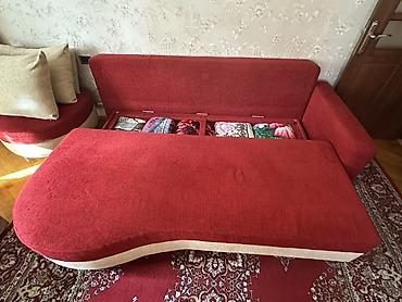 puf divan: Qırmızı-bej rəngli transformasiya olunan divan dəsti sarılır. Rəng — 3