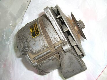 original nike dux: Ispravan alternator BOSCH 14 V 35 A skinut sa OPEL Kadetta
