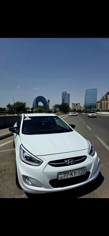 Hyundai: Hyundai Accent: 1.4 l | 2015 il Sedan — 11