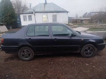 Volkswagen: Volkswagen Vento: 1993 г., 1.8 л, Механика, Бензин, Седан