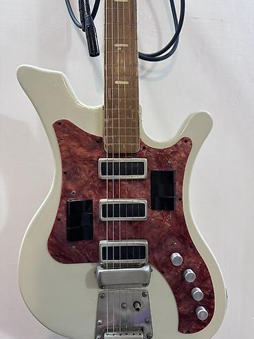 rock gitara: Gitara ideal veziyyetdedir. islekdir. uzerinde qara Fender burgular — 2
