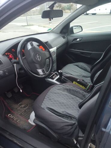 Opel: Opel Astra H – 5 qapılı hetçbek Xüsusiyyətlər: - Kuzov: tünd göy — 4