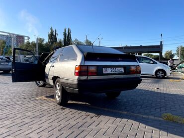 машина для перевозки: Audi 100: 1983 г., 1.8 л, Механика, Бензин, Универсал
